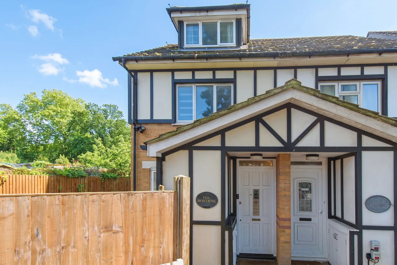 39 Heton Gardens, London, photo 8