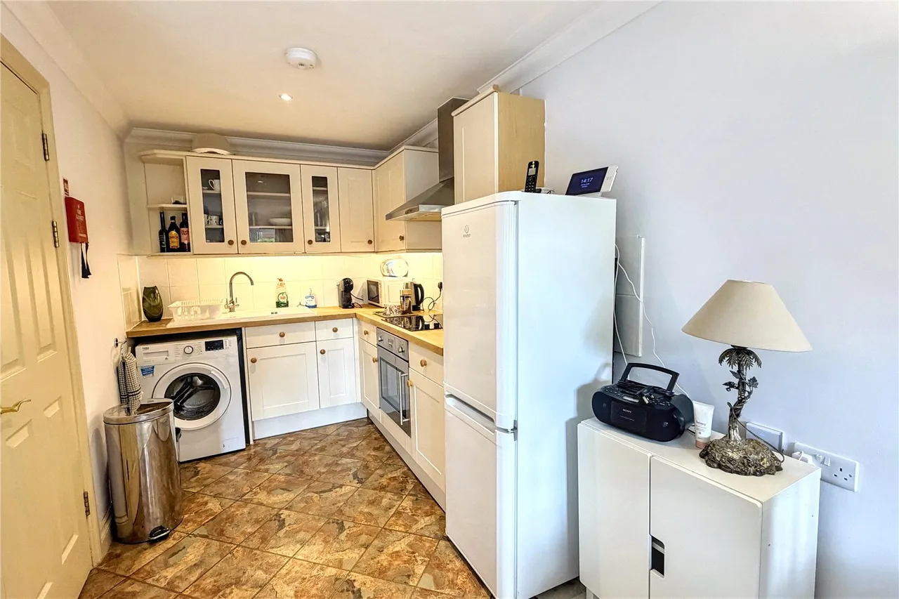 Weaver House, Chantry Court, photo 3