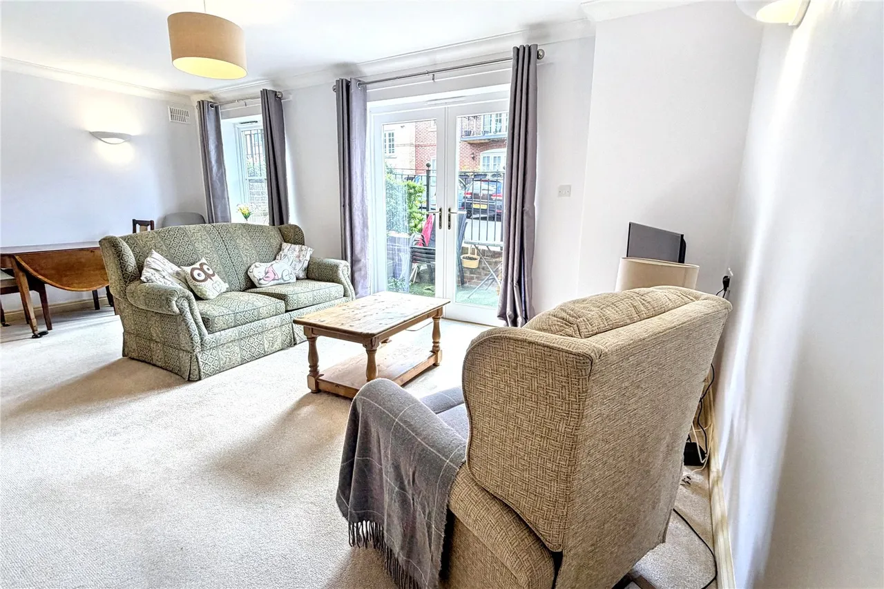 Weaver House, Chantry Court, photo 2