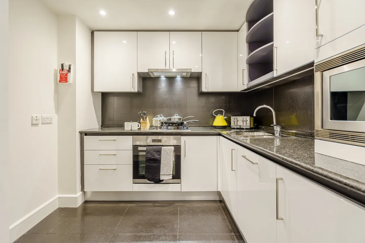 bathrooms, E14, photo 7