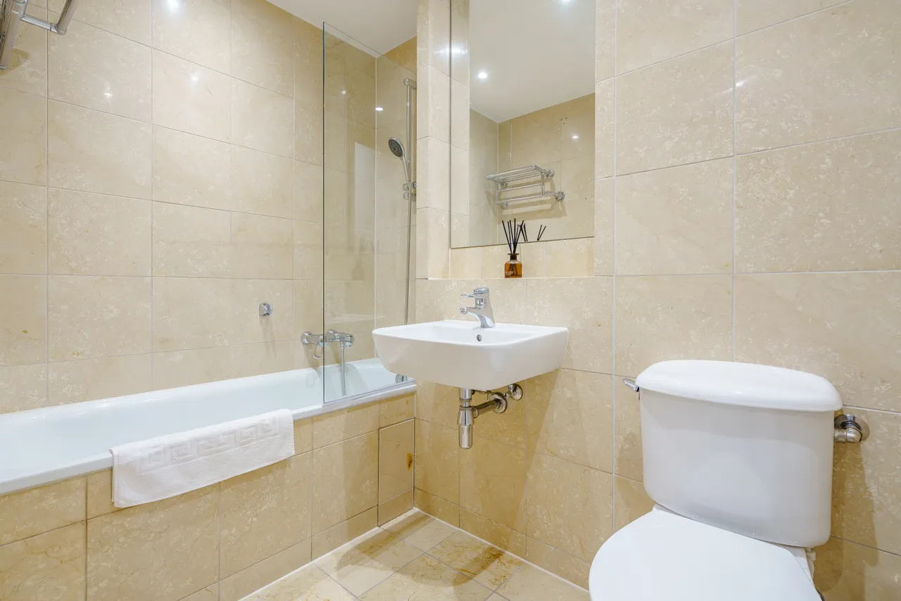 bathrooms, E14, photo 14