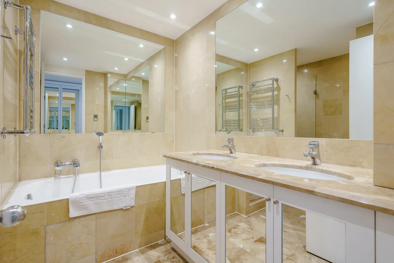 bathrooms, E14, photo 4
