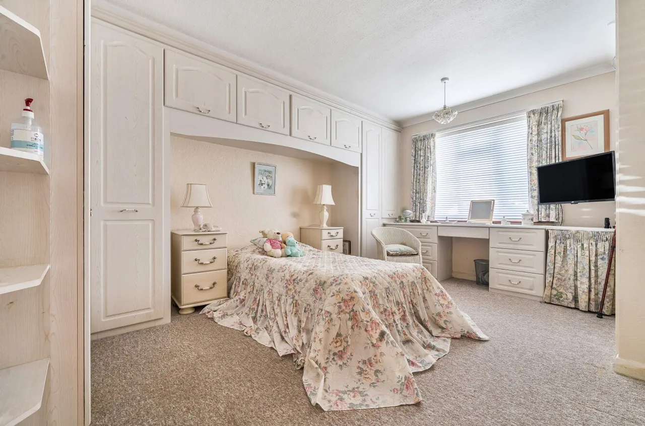 Harefield Gardens, Middleton-On-Sea, PO22, photo 9