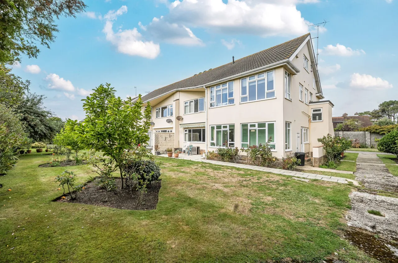 Harefield Gardens, Middleton-On-Sea, PO22, photo 12