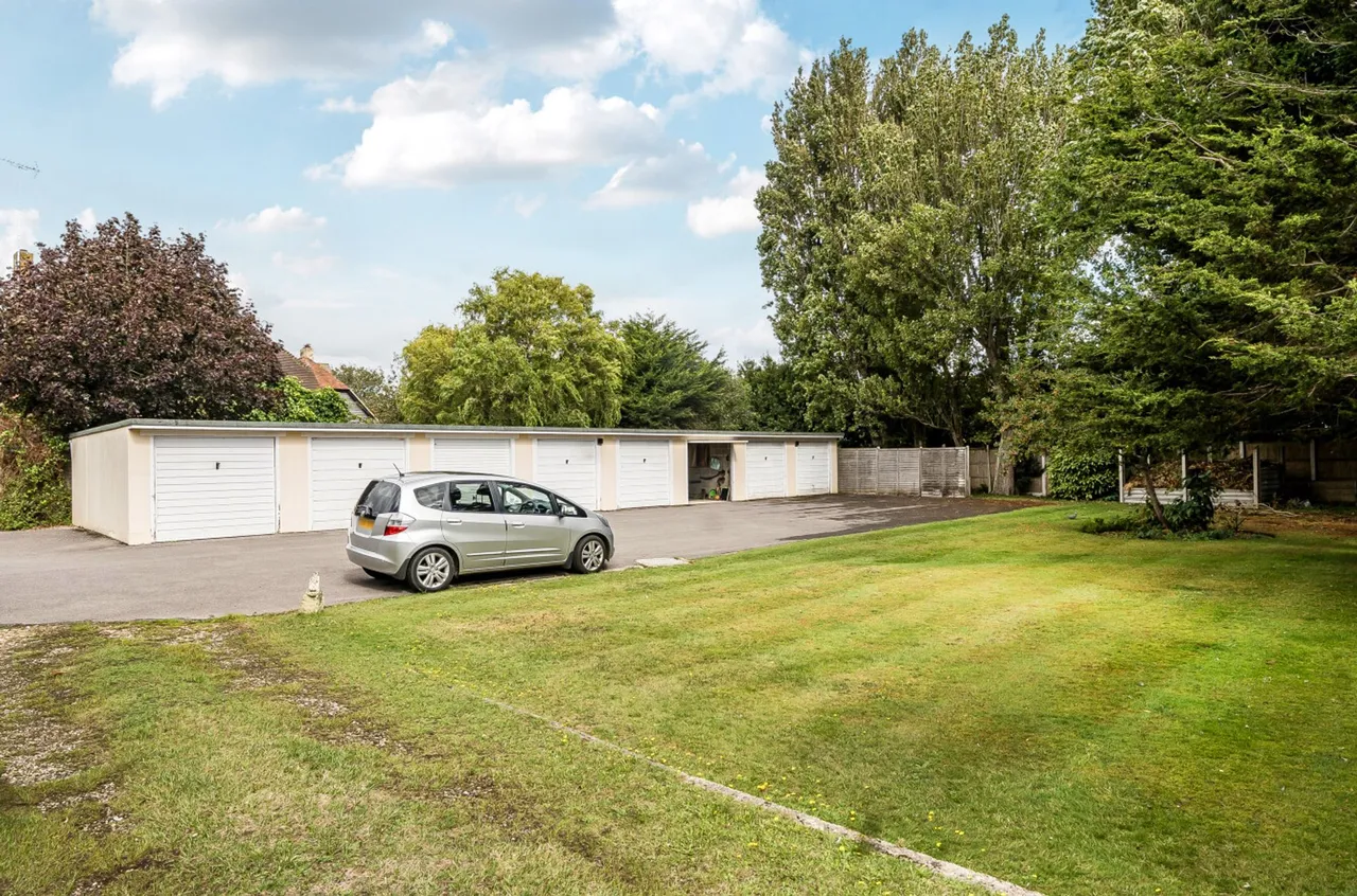 Harefield Gardens, Middleton-On-Sea, PO22, photo 14