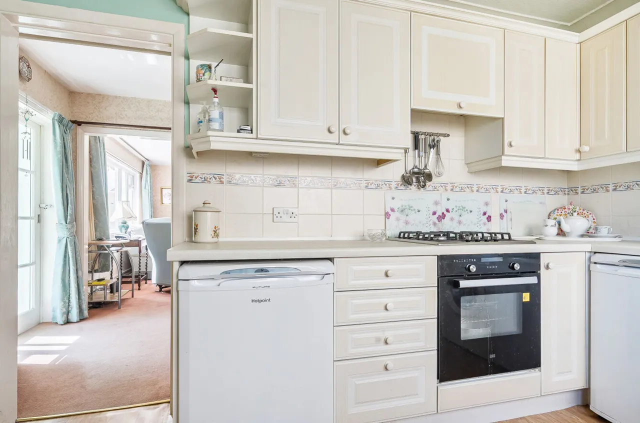 Harefield Gardens, Middleton-On-Sea, PO22, photo 6