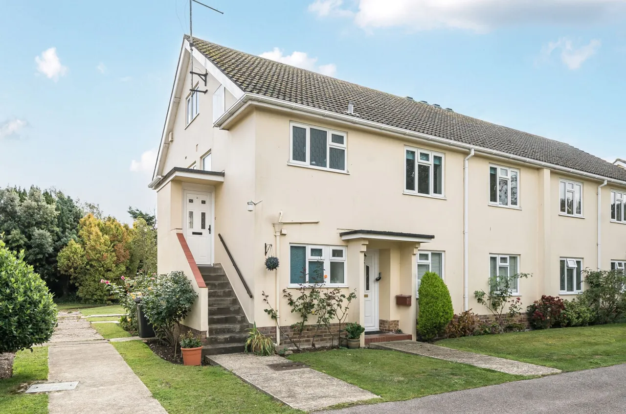 2 bed property for sale, Harefield Gardens, Middleton-On-Sea, PO22