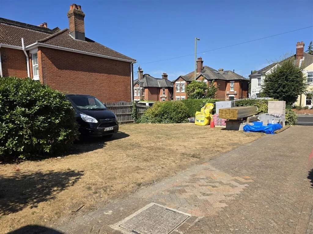 4 bed residential (land) for sale — Station Road, Netley Abbey, SOUTHAMPTON