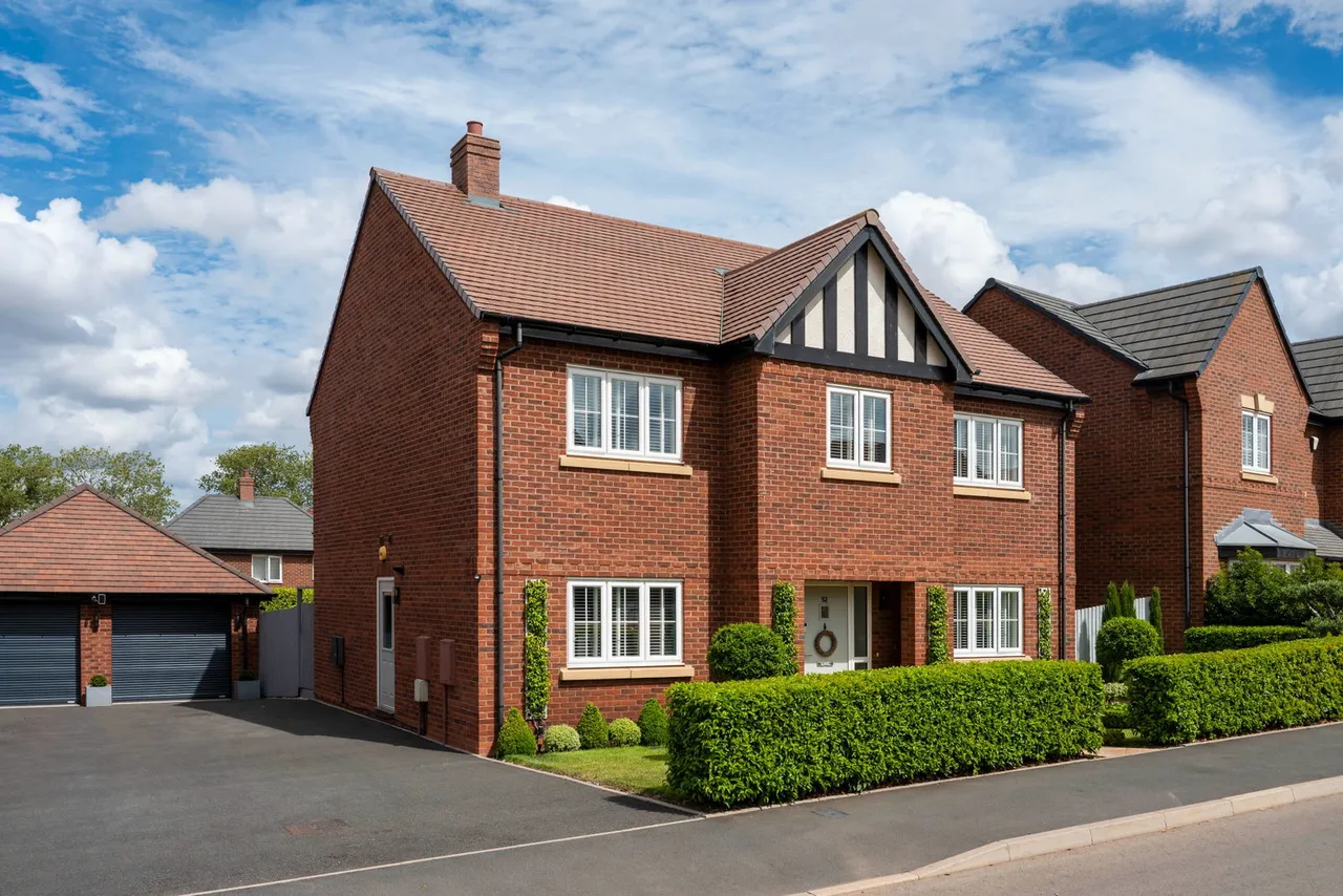 5 bed house for sale — Thompson Way, Streethay, Lichfield, WS13 8GD