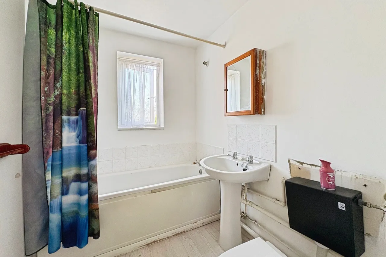 Ascot Court, Aldershot, Hampshire, GU11 1HR, photo 5