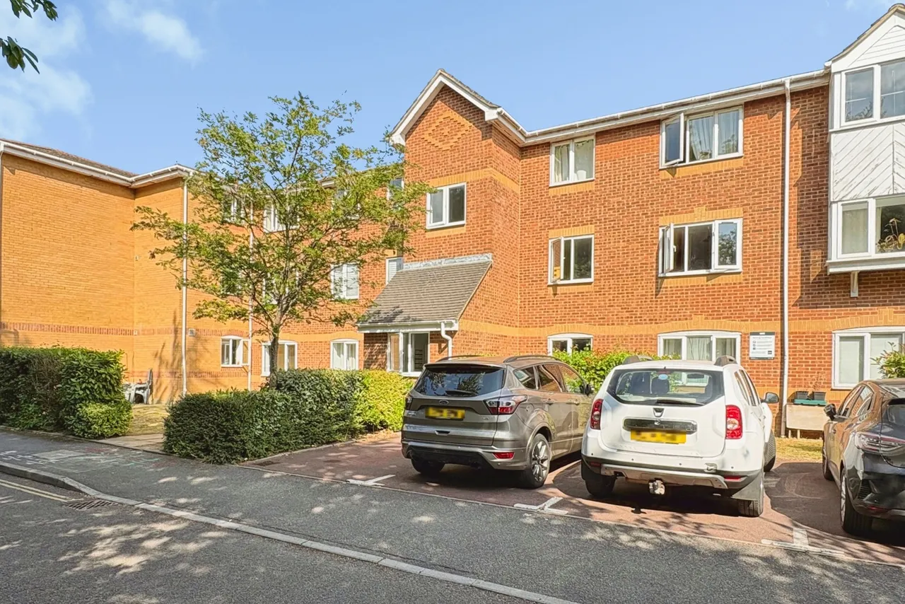 Ascot Court, Aldershot, Hampshire, GU11 1HR, photo 7