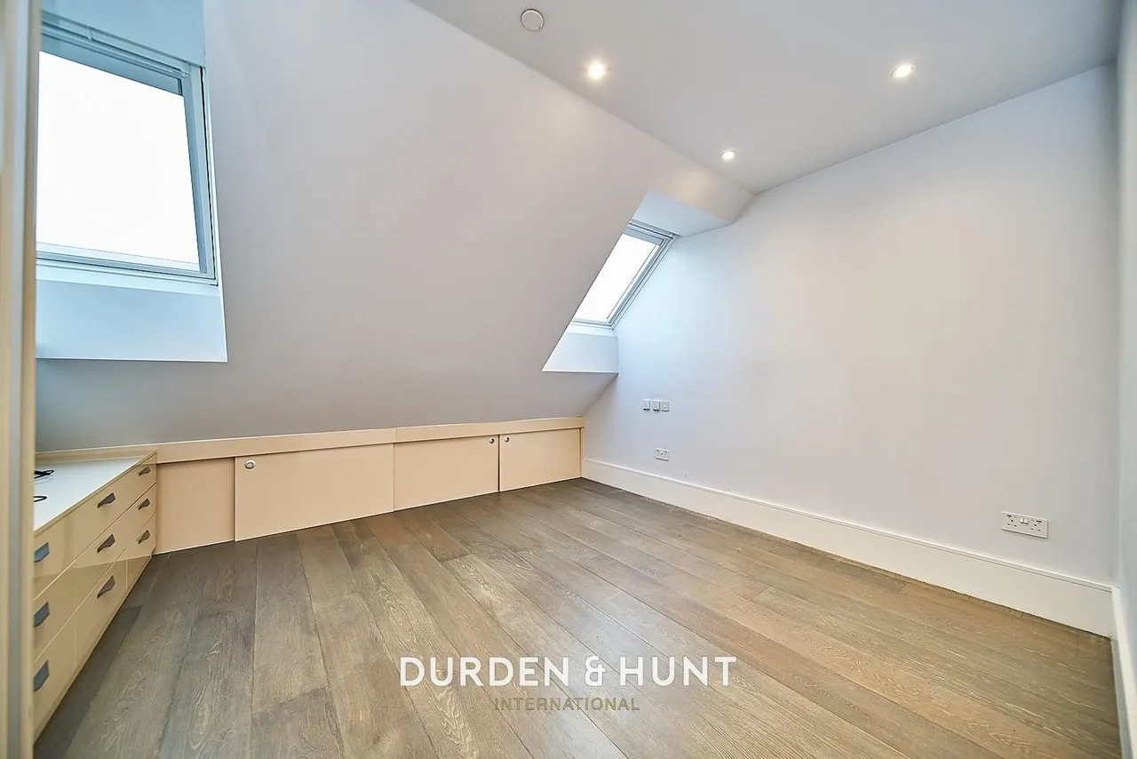 High Road, Loughton, IG10, photo 15