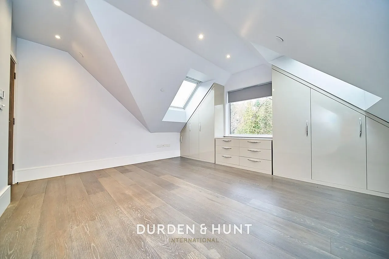 High Road, Loughton, IG10, photo 13
