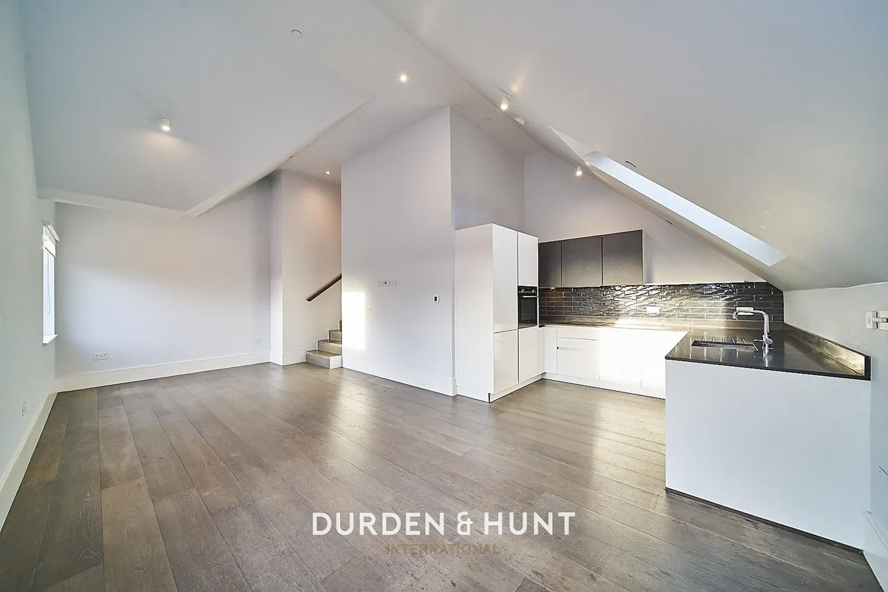 High Road, Loughton, IG10, photo 3