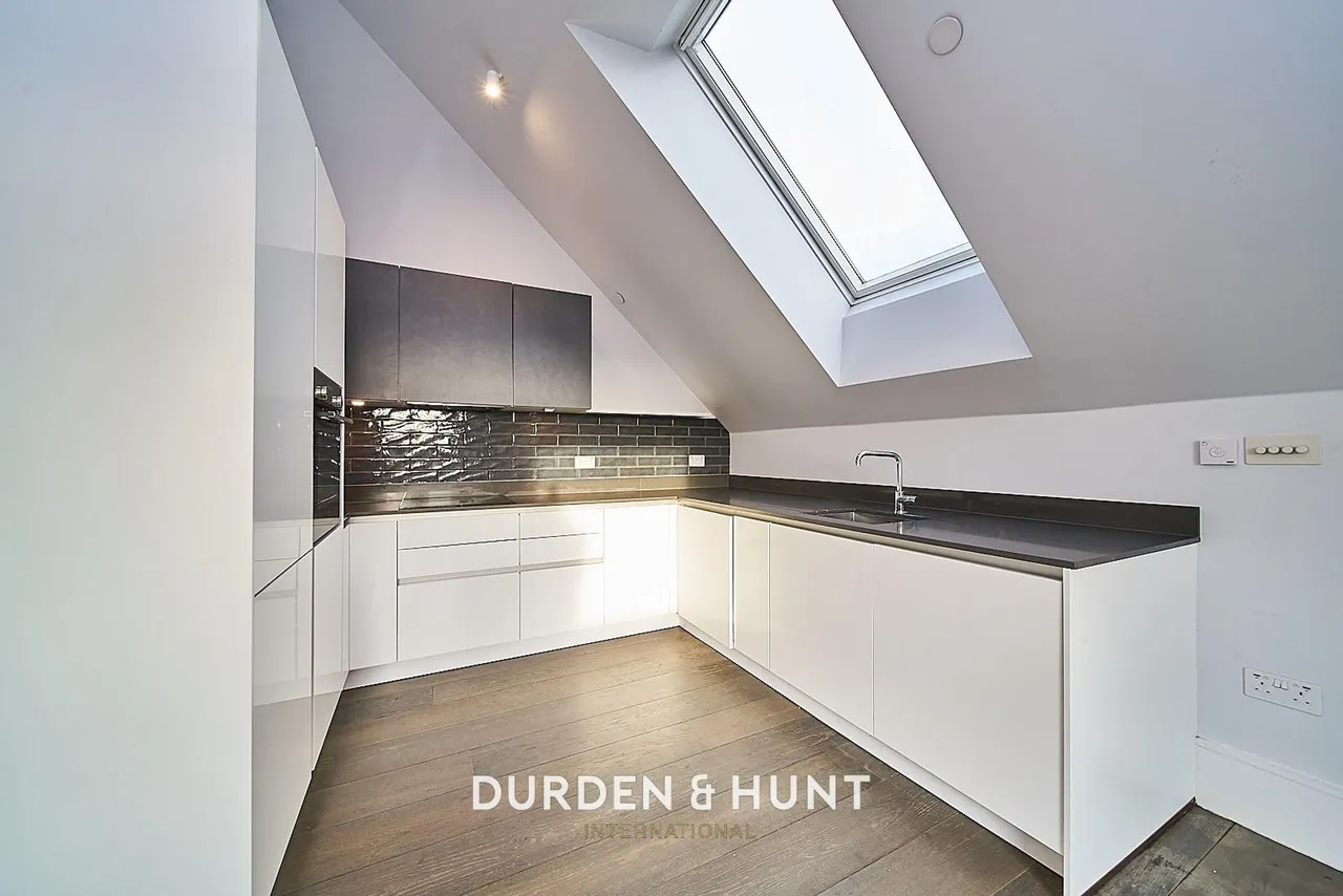 High Road, Loughton, IG10, photo 5