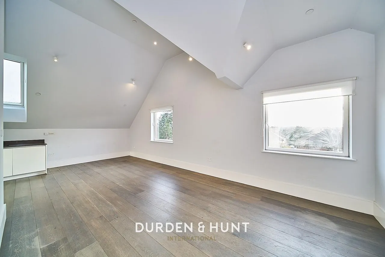 High Road, Loughton, IG10, photo 2