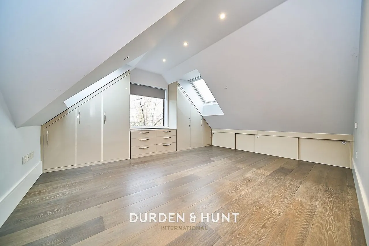 High Road, Loughton, IG10, photo 12