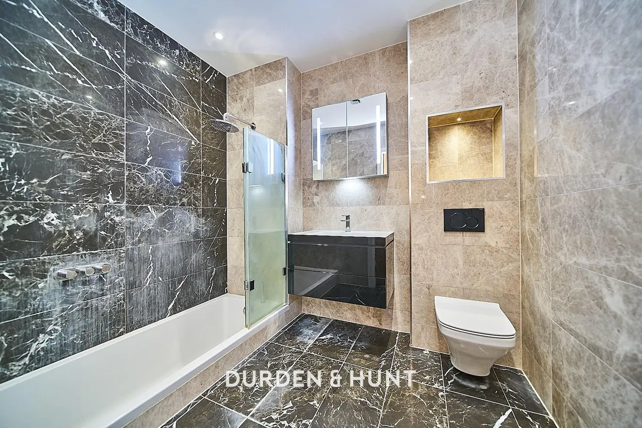 High Road, Loughton, IG10, photo 16