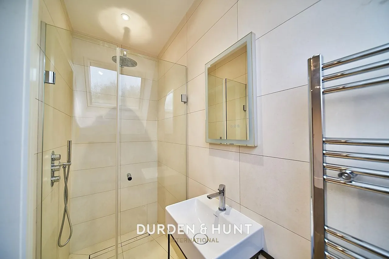High Road, Loughton, IG10, photo 11