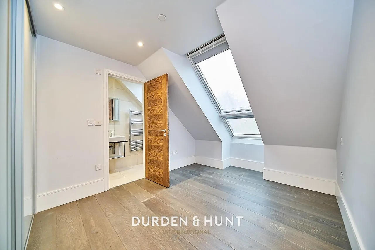 High Road, Loughton, IG10, photo 8