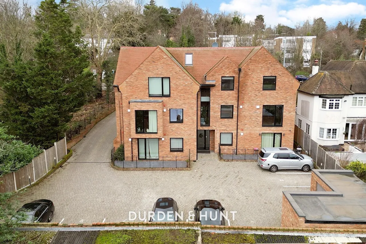 High Road, Loughton, IG10, photo 21