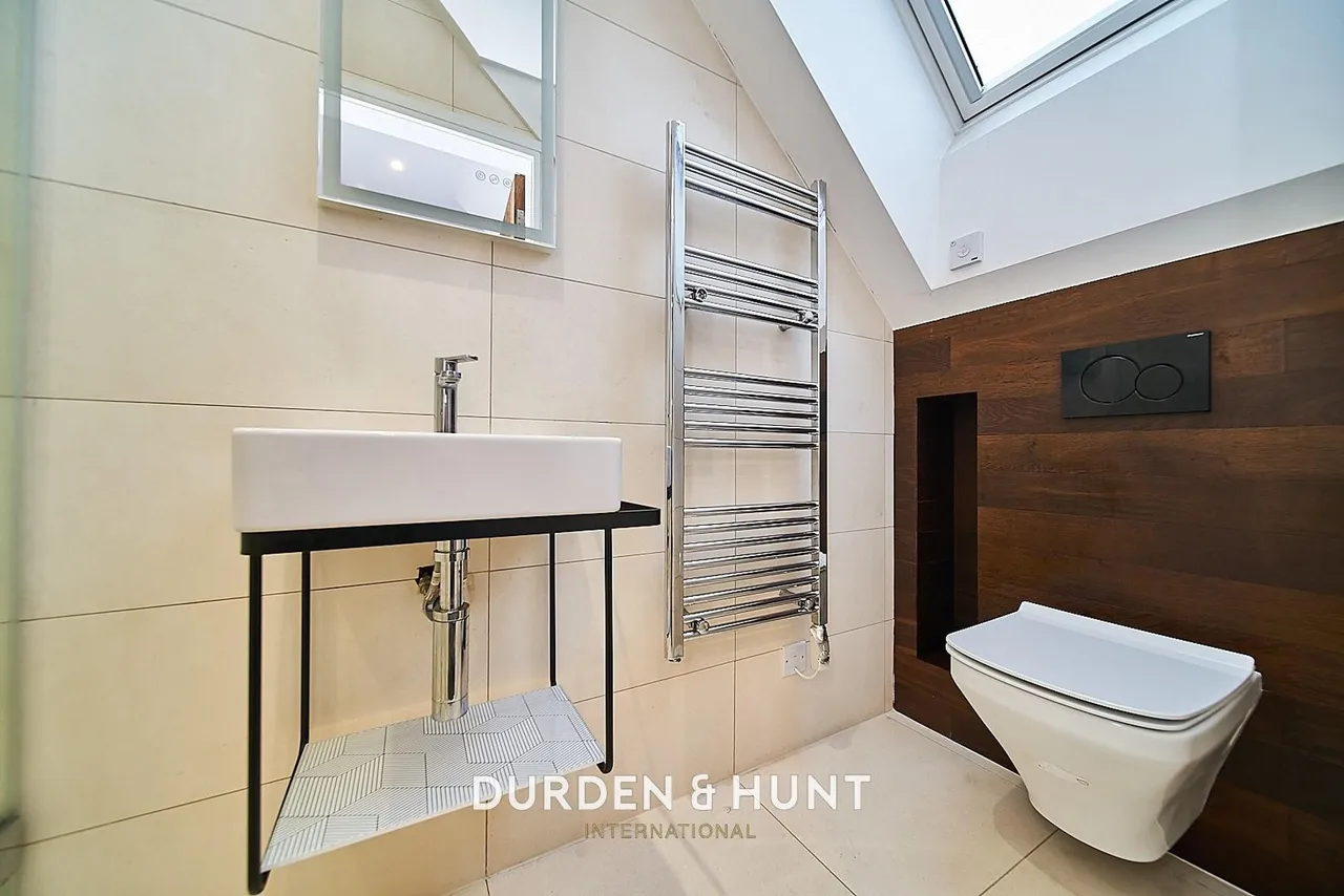 High Road, Loughton, IG10, photo 10