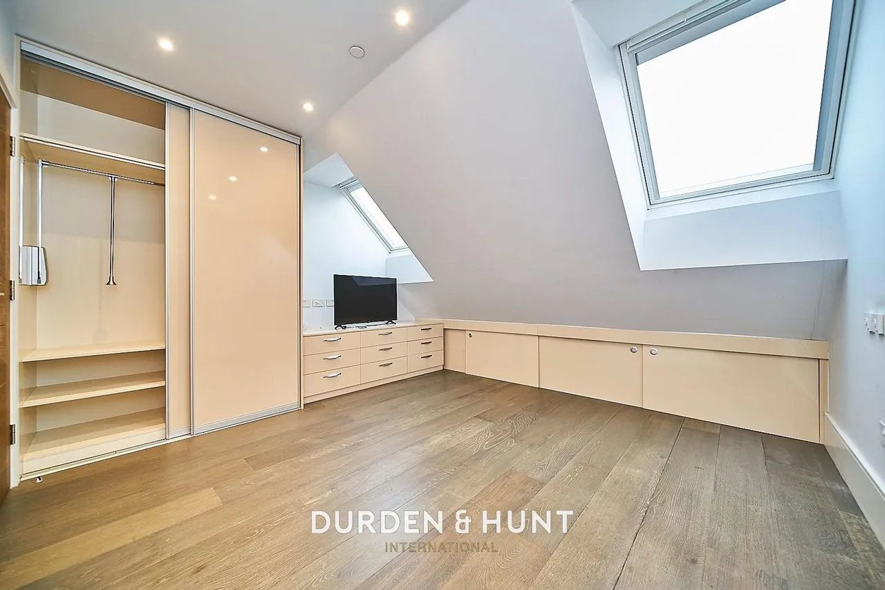 High Road, Loughton, IG10, photo 14