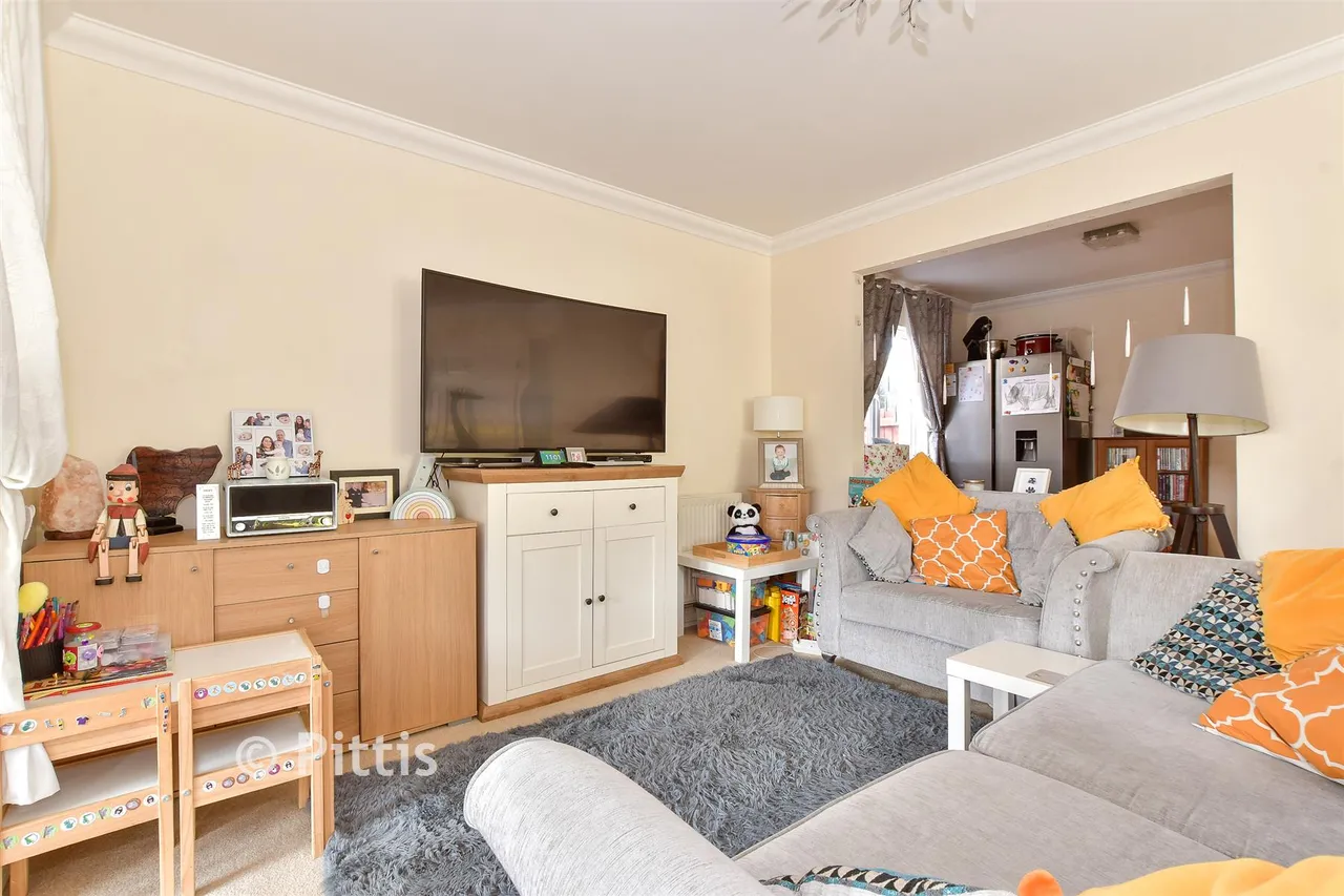 Tamar Close, Sandown, PO36, photo 2