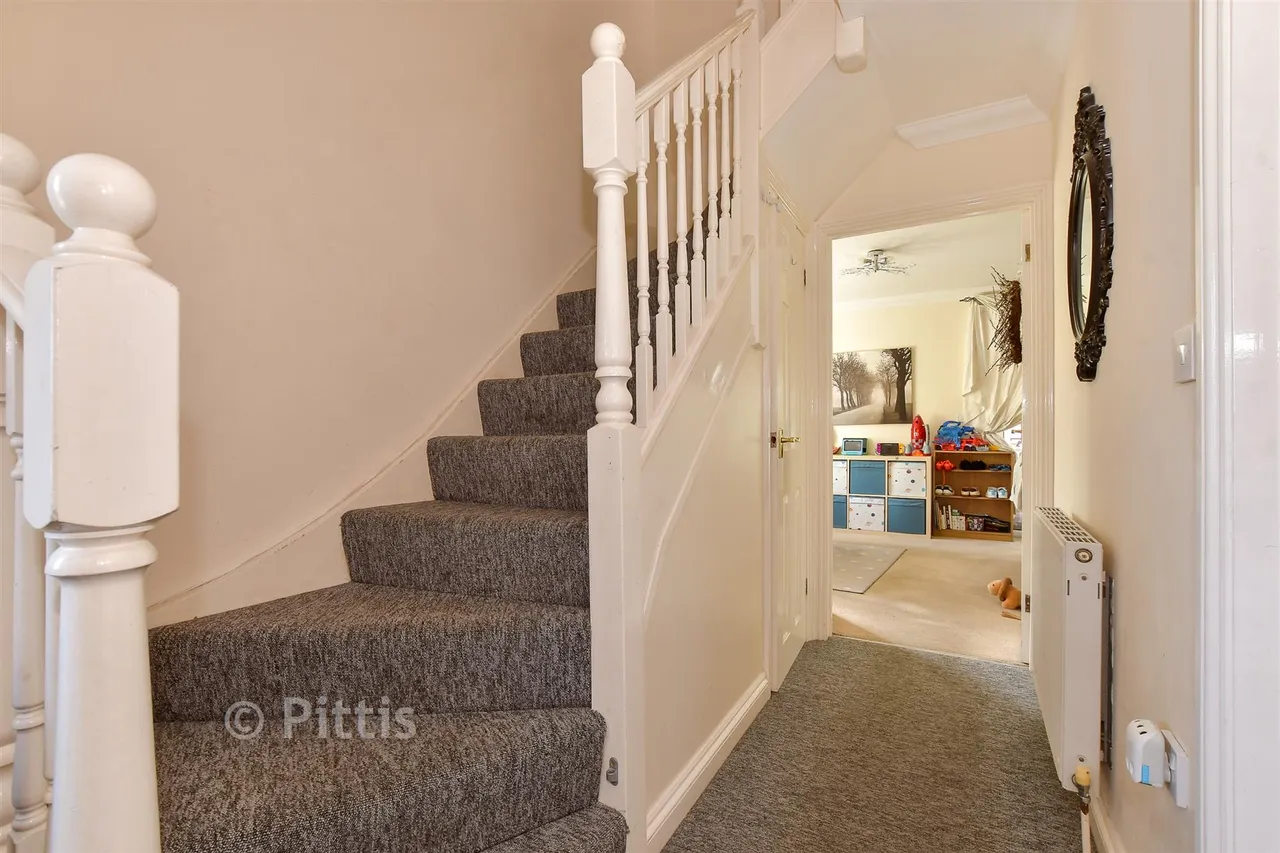 Tamar Close, Sandown, PO36, photo 10