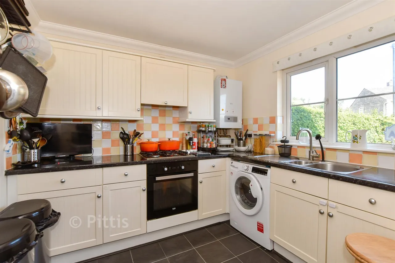 Tamar Close, Sandown, PO36, photo 4