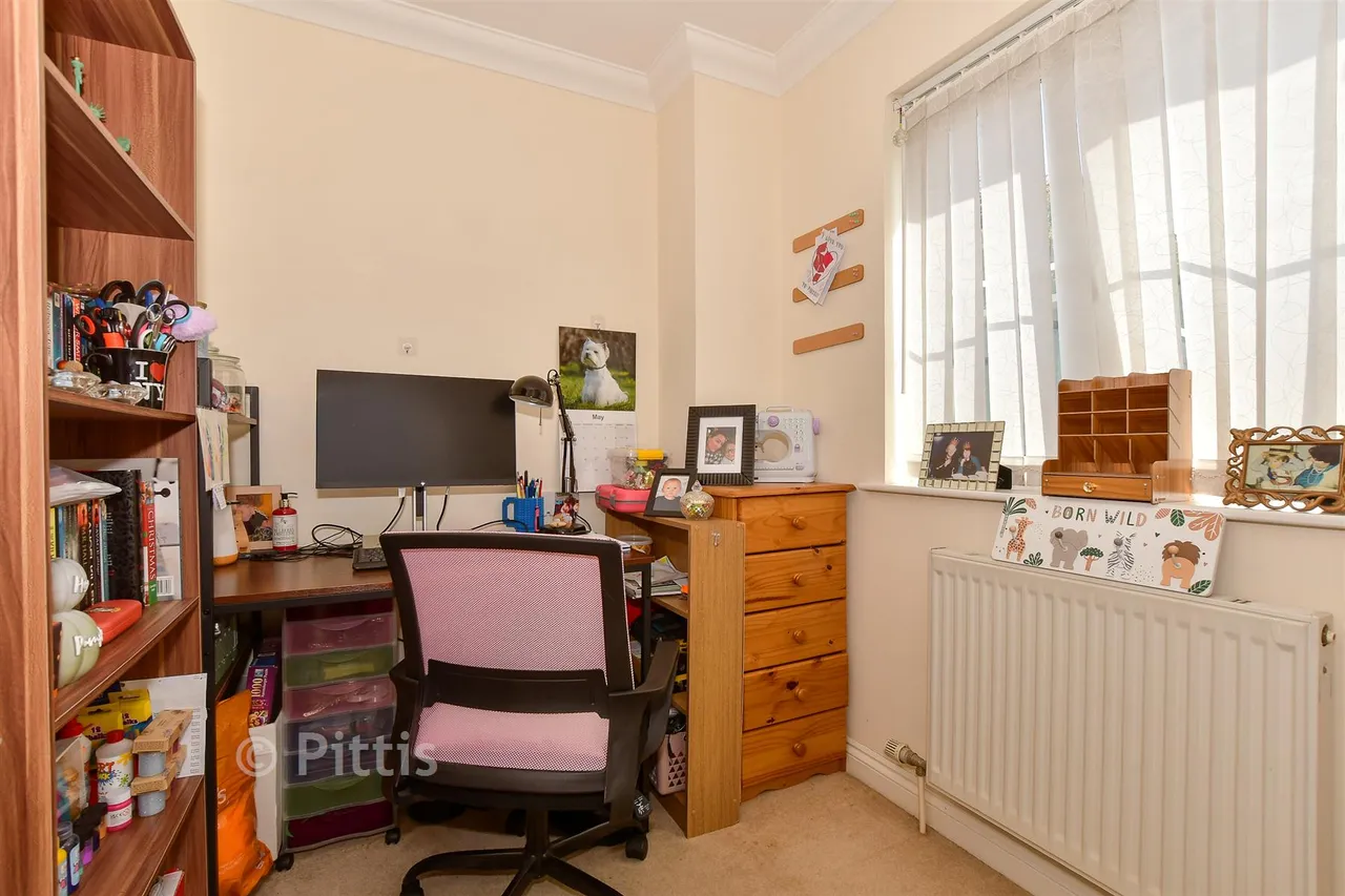 Tamar Close, Sandown, PO36, photo 8