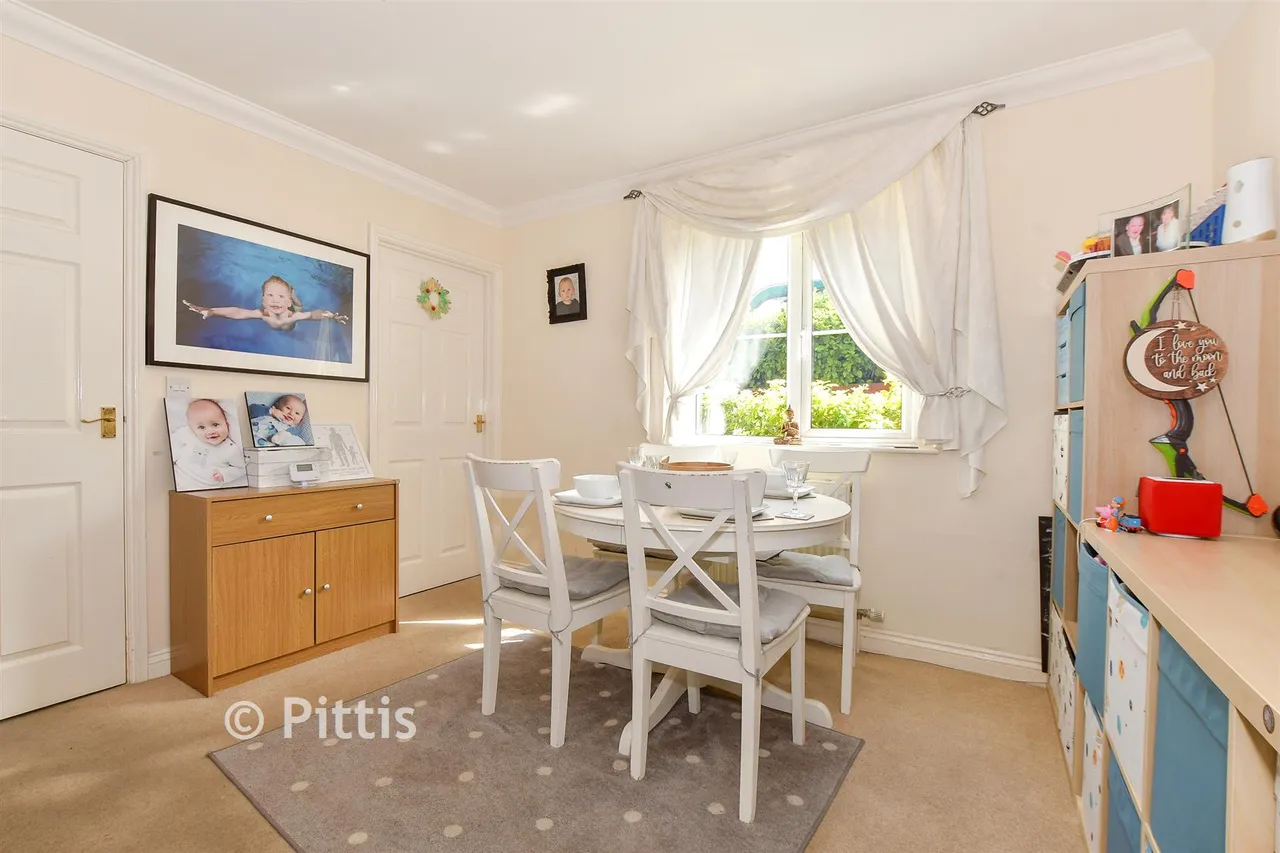 Tamar Close, Sandown, PO36, photo 3