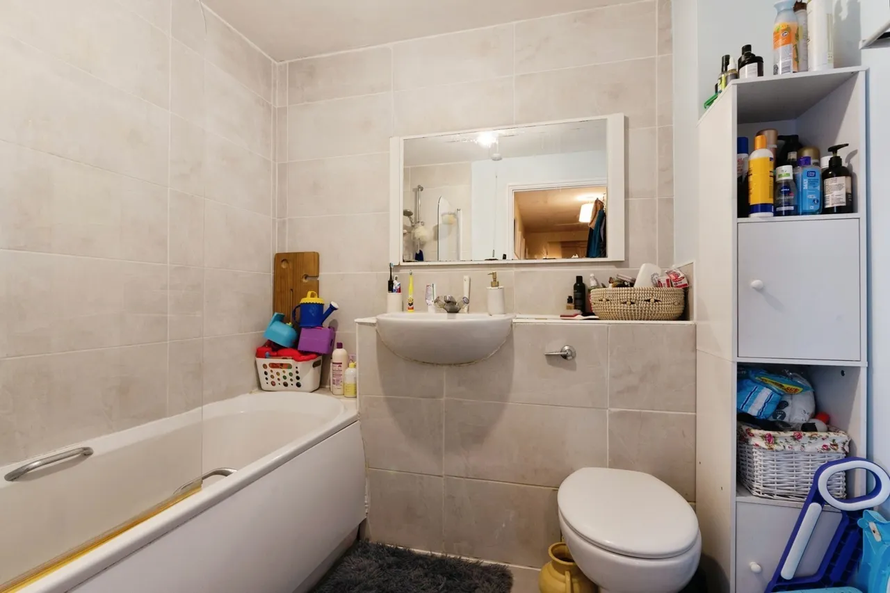 Hogg Lane, Grays, Essex, RM17, photo 10