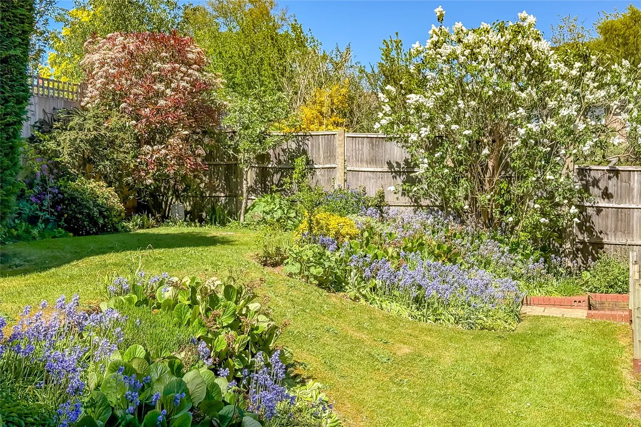Aplins Close, Harpenden, Hertfordshire, AL5 2PZ, photo 9