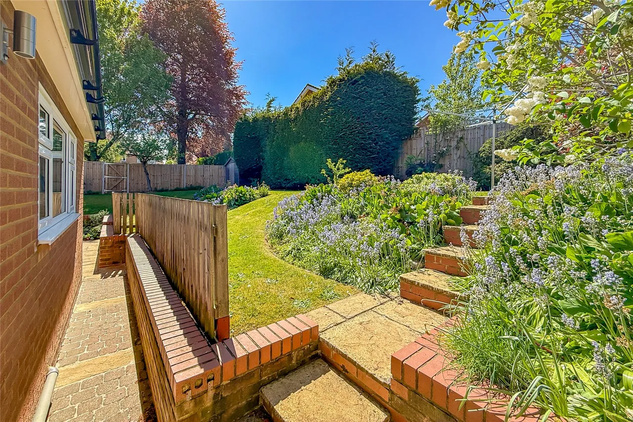 Aplins Close, Harpenden, Hertfordshire, AL5 2PZ, photo 14