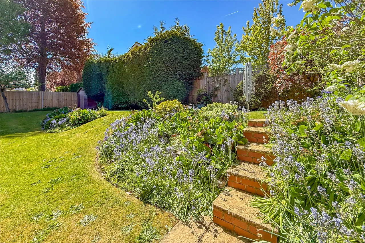 Aplins Close, Harpenden, Hertfordshire, AL5 2PZ, photo 15