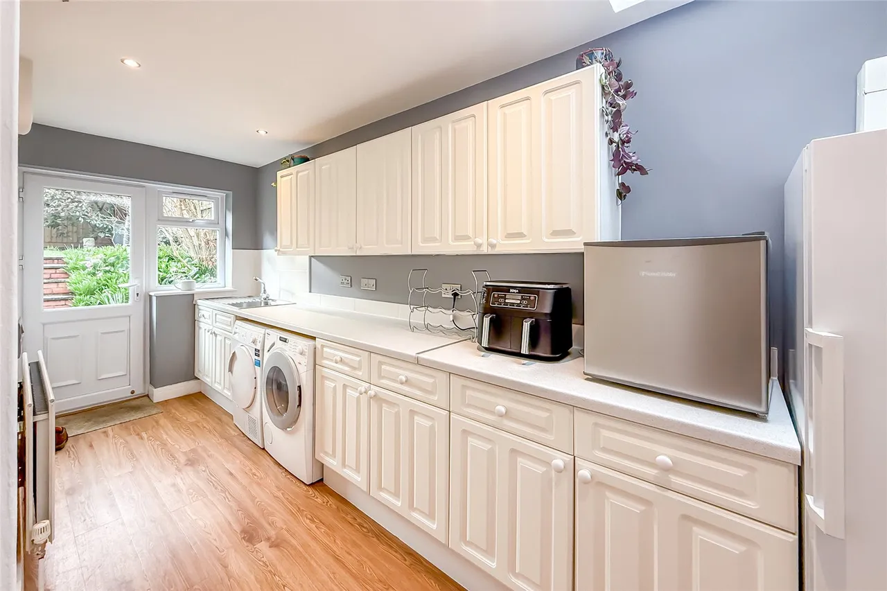 Aplins Close, Harpenden, Hertfordshire, AL5 2PZ, photo 5