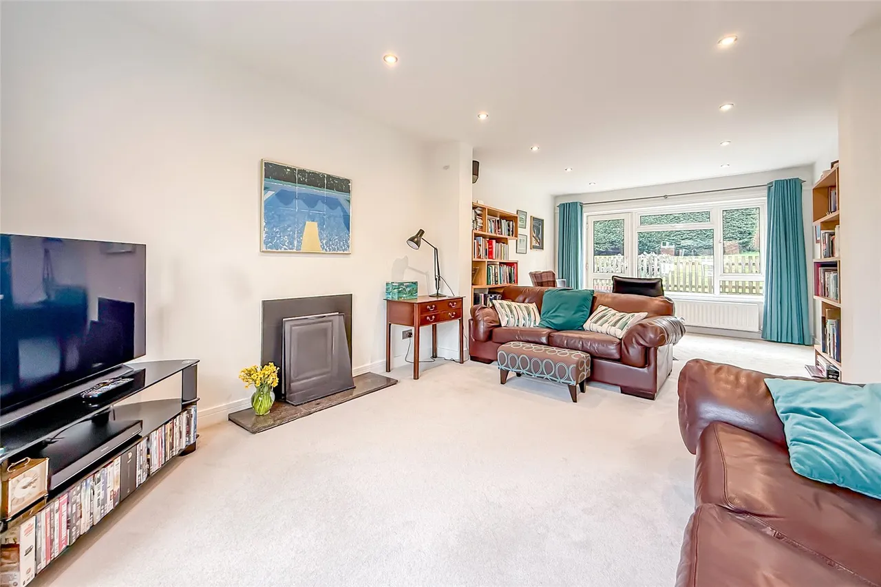 Aplins Close, Harpenden, Hertfordshire, AL5 2PZ, photo 2