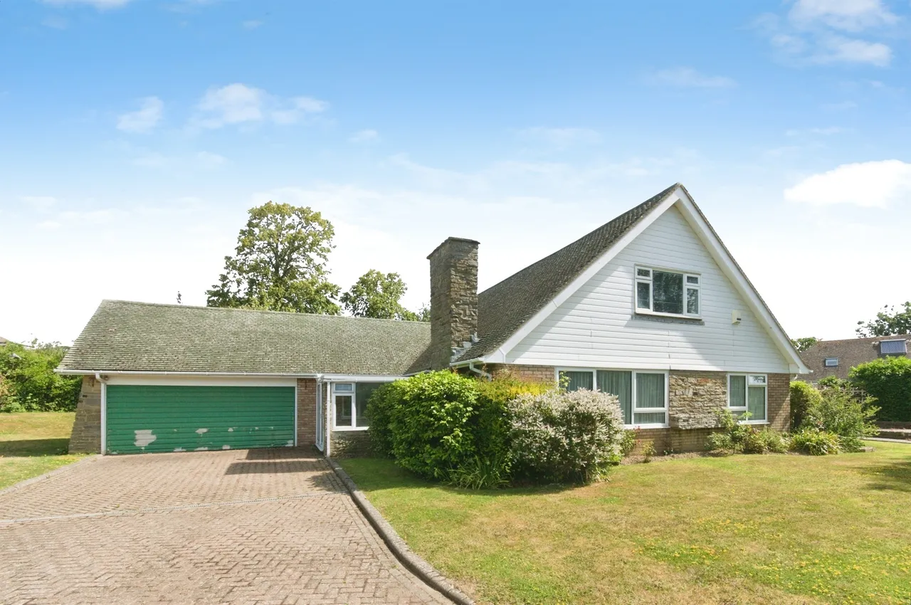 4 bed house for sale, Collington Lane East, Bexhill-On-Sea, TN39