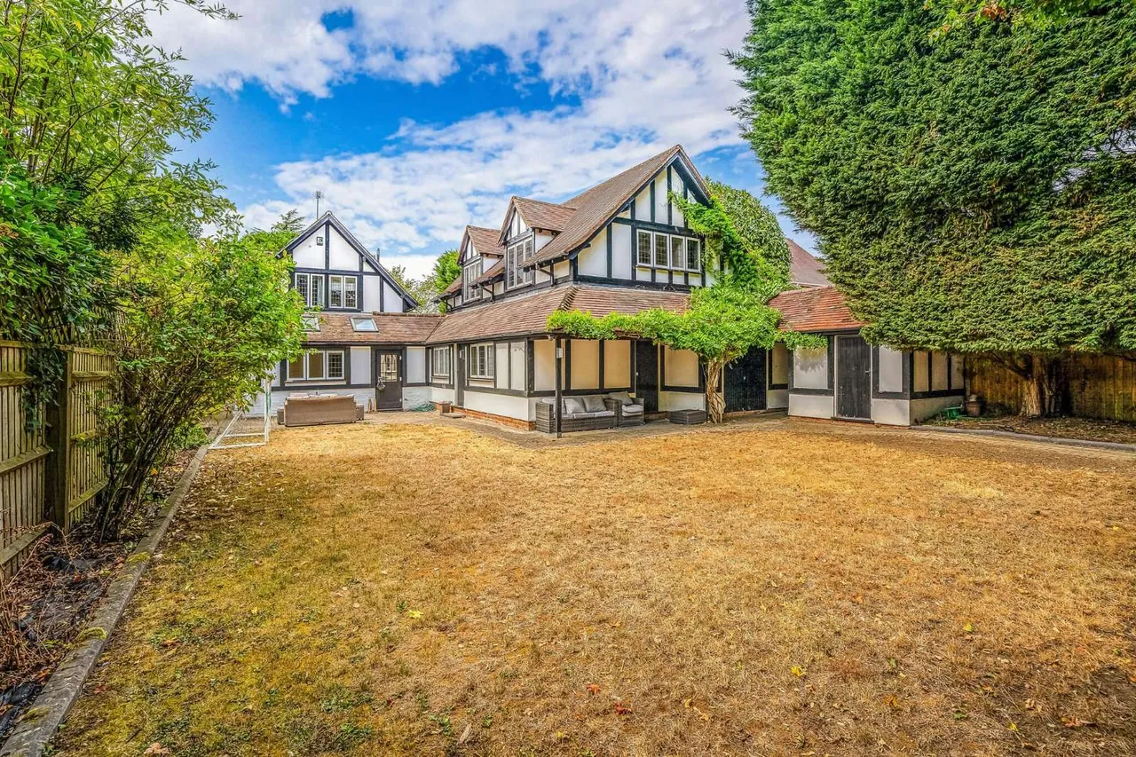 Blackpond Lane, Farnham Royal, Slough, Buckinghamshire, SL2 3ED, photo 12