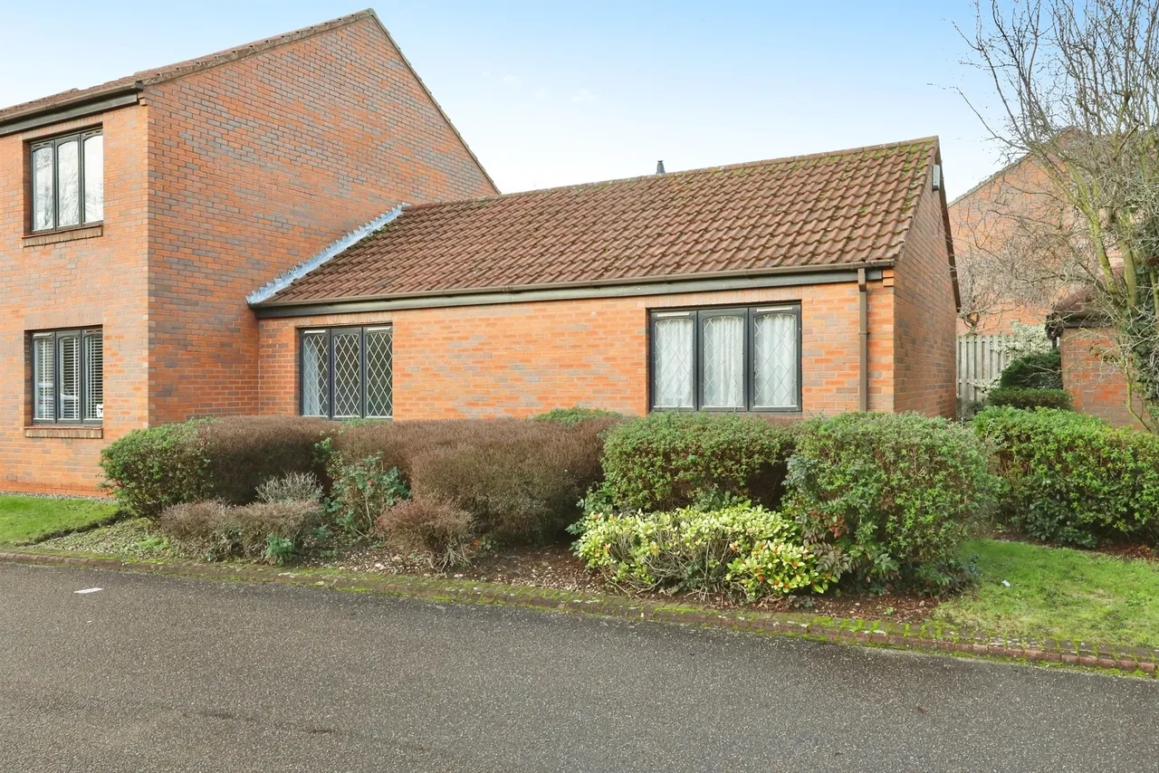2 bed house for sale — Peakes Croft, Bawtry, Doncaster