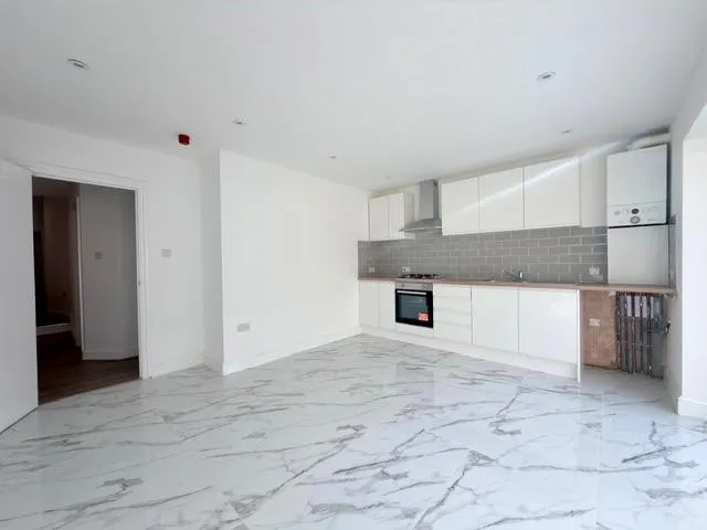 Gambole Road, SW17, photo 2