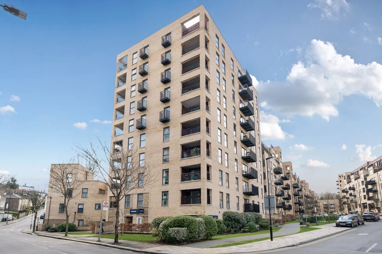 2 bed flat for sale — Sandy Hill Road, SE18