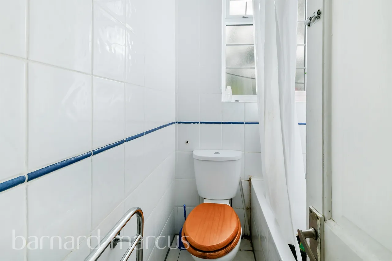 London Road, Morden, SM4, photo 12