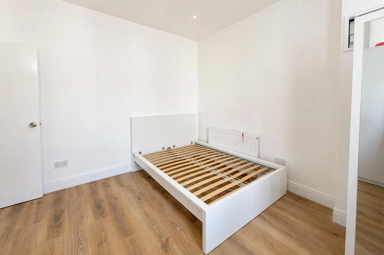 Caxton Road, London, SW19, photo 4