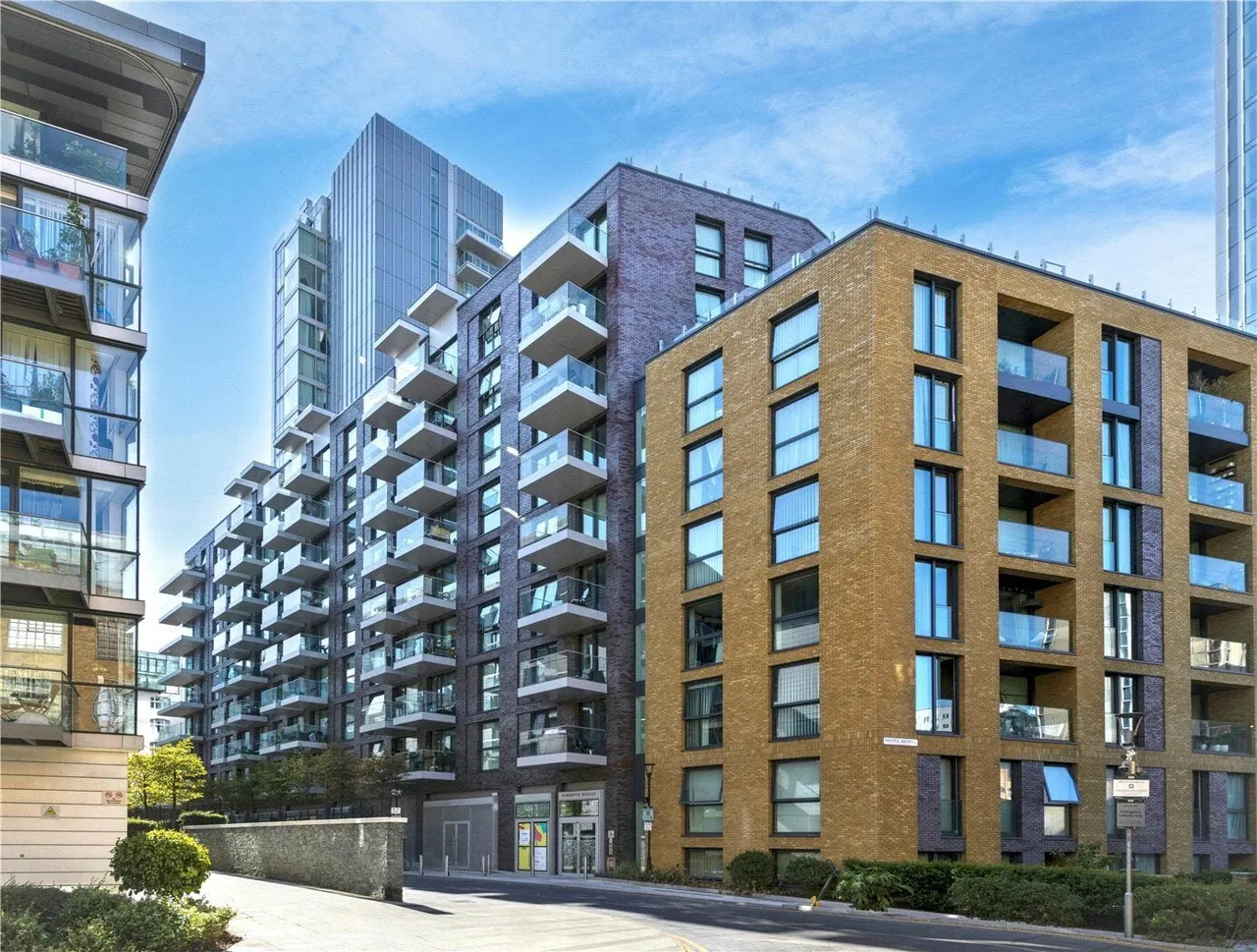2 bed flat for sale, Bridle Mews, London, E1