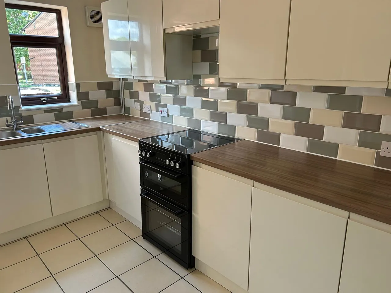 Brecknock Court, Leegomery, TF1, photo 7