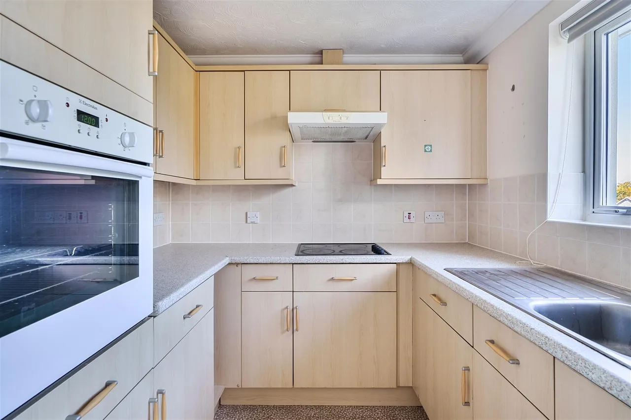 High Street, Portishead, BS20, photo 8