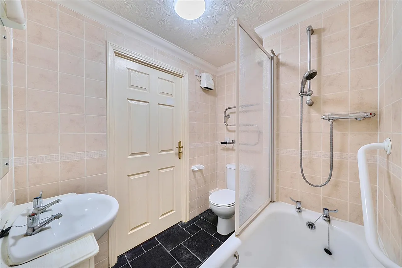 High Street, Portishead, BS20, photo 11