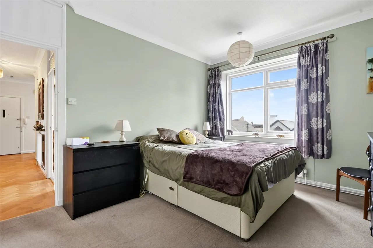 George V Avenue, Worthing, BN11, photo 13